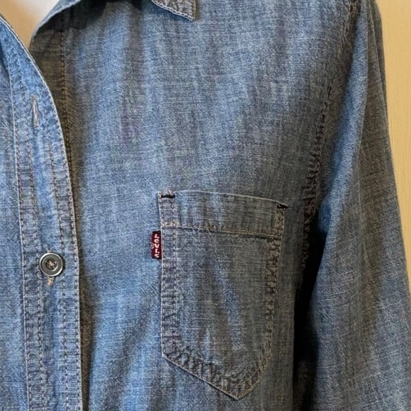 Levi's Women's Chambray 100% Cotton Denim Button Down Shirt Medium - Picture 6 of 10